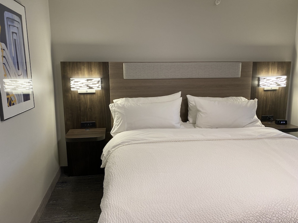 Suite, 2 Queen Beds - Photo 12