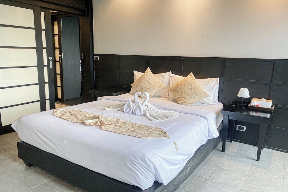 4 Bedrooms Pool Villa