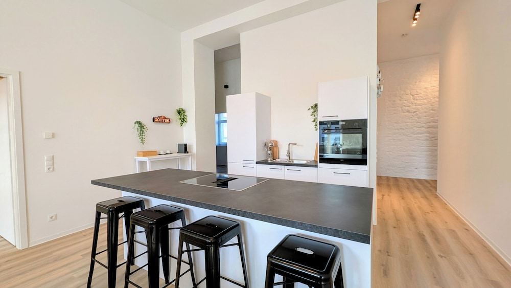 Luxury Loft, 3 Bedrooms, Mobility Accessible, Balcony photo 3