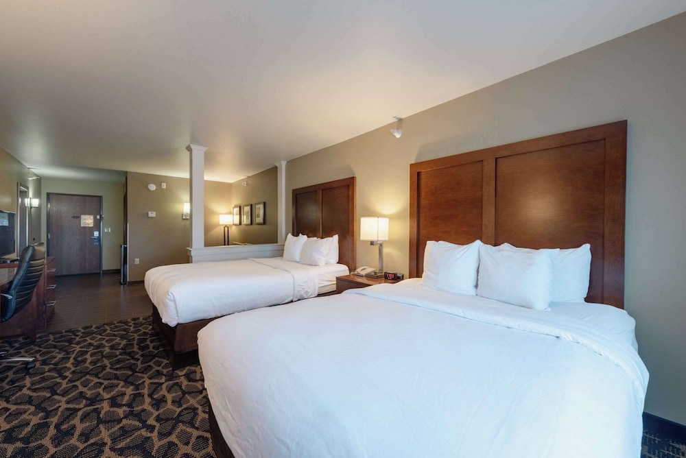 Suite, Multiple Beds, Non Smoking - Photo 5