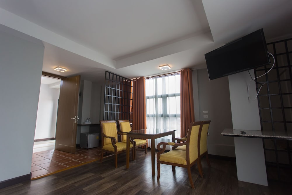 Family Room photo 3