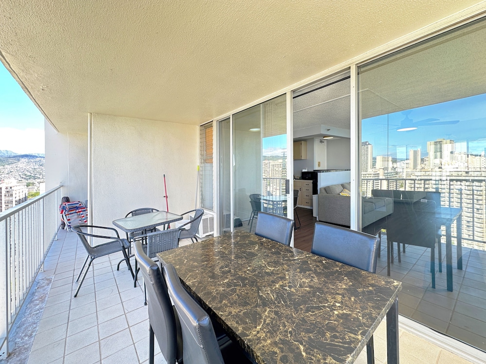 Pacific Monarch - 1 BR - Ocean & City Views: Apartment, 1 Queen Bed With Sofa Bed, Ocean View photo