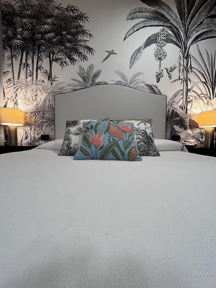 Superior Room, 1 Queen Bed photo 2