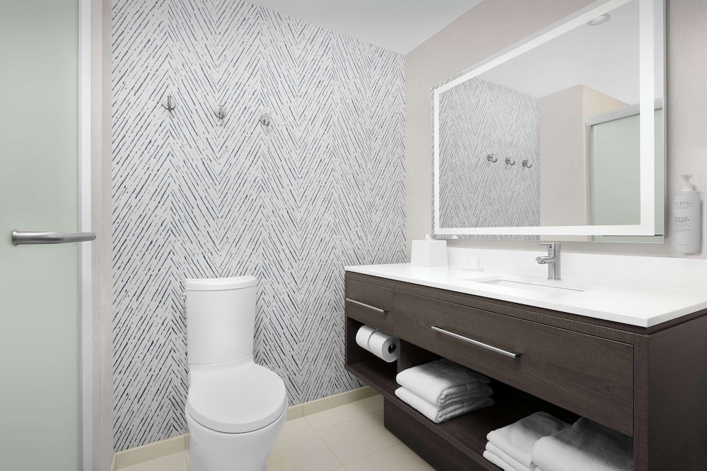 Suite, 1 King Bed, Accessible (Hearing) - Photo 7