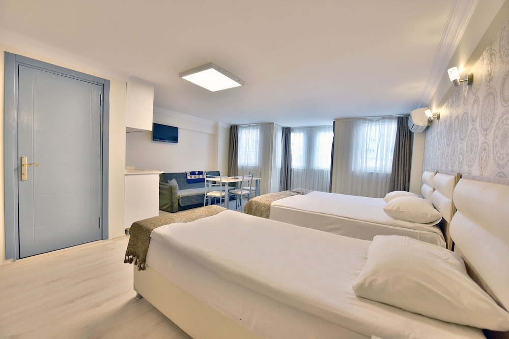 Deluxe Double Room With Balcony photo 3