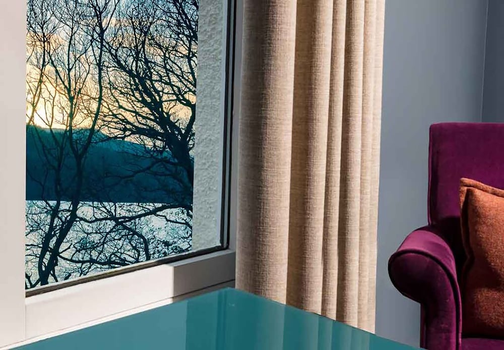 Contemporary Twin or Double Room with Loch View - Photo 3