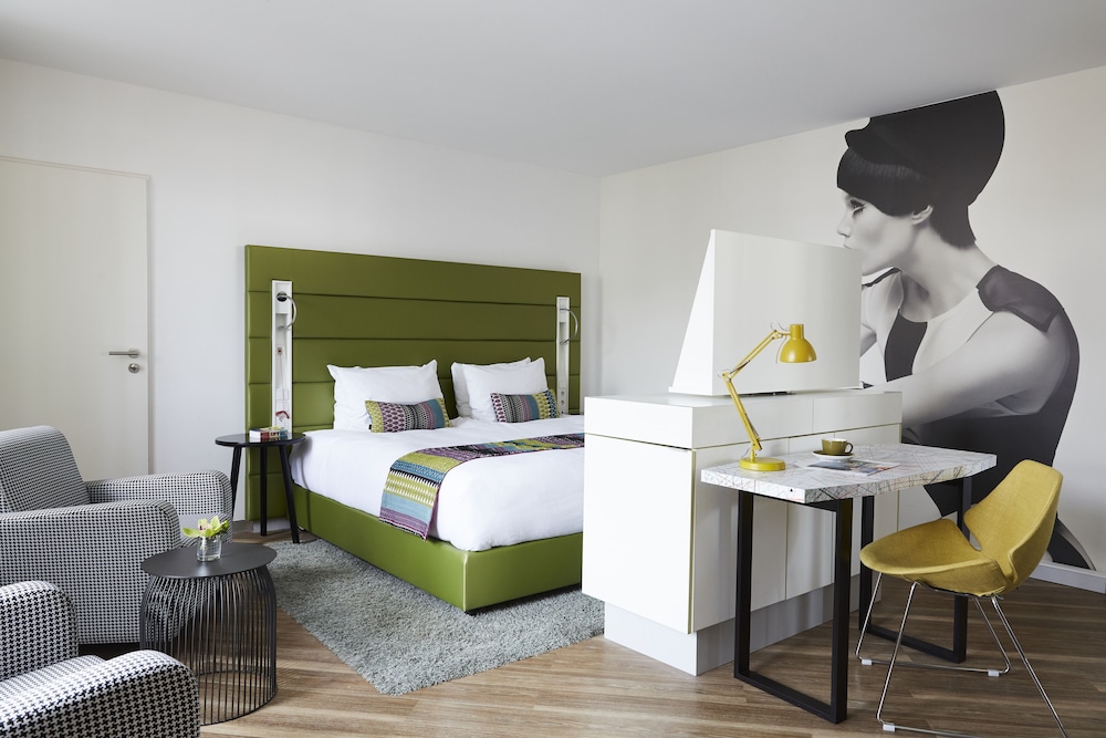 Premium Room, 1 King Bed, Garden View - Photo 5