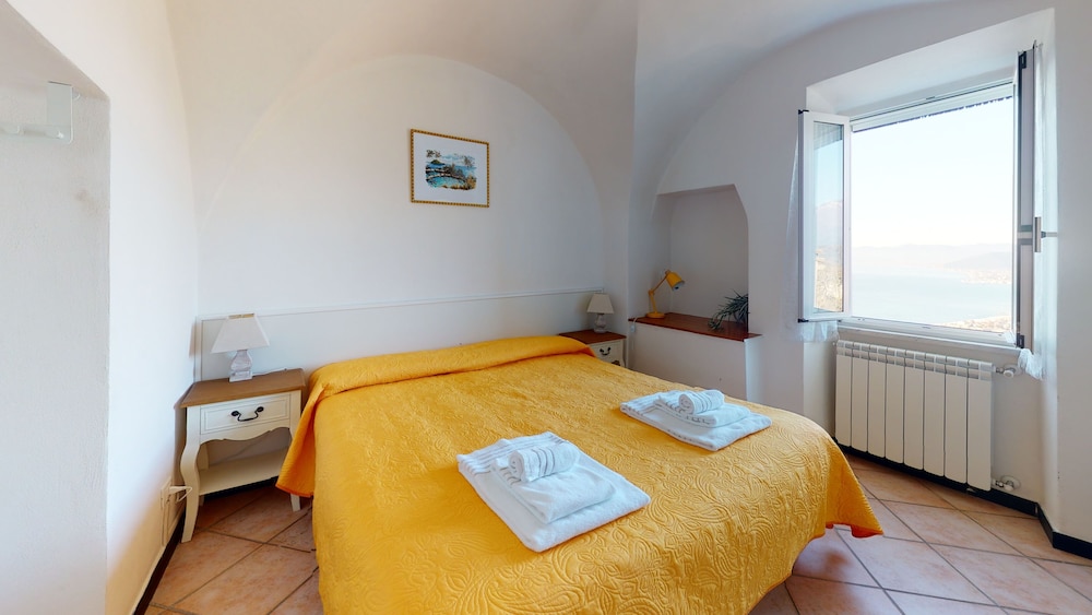 Economy Double Or Twin Room, 1 Double Or 2 Twin Beds, Private Bathroom, Tower photo 3