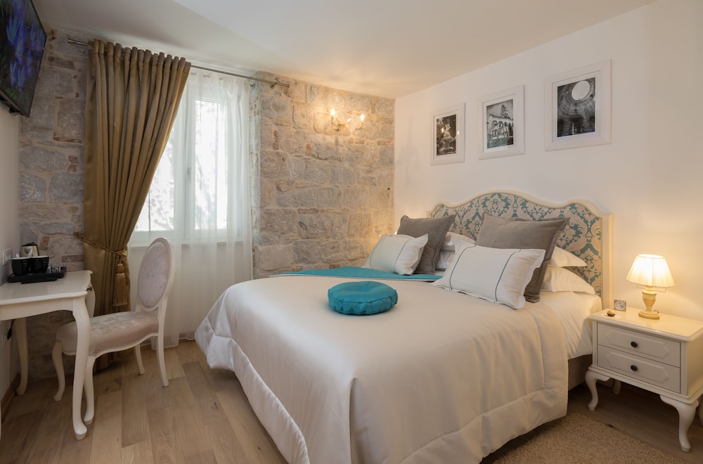 Luxury Double Room (302) photo 1