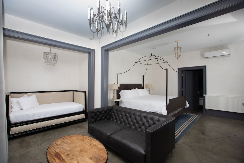 Studio Suite, Multiple Beds