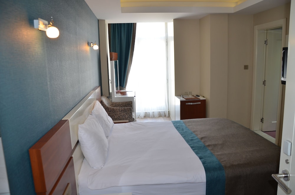 Double Room, 1 Queen Bed photo 3