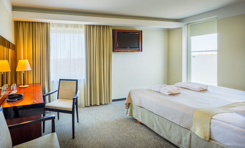 Standard Double or Twin Room - Photo 5