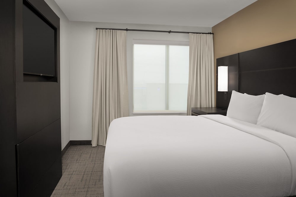 Suite, 1 Bedroom, Corner (Hearing Accessible) photo 3