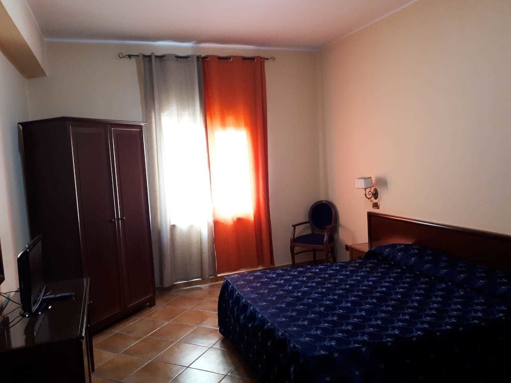 Basic Triple Room, Multiple Beds