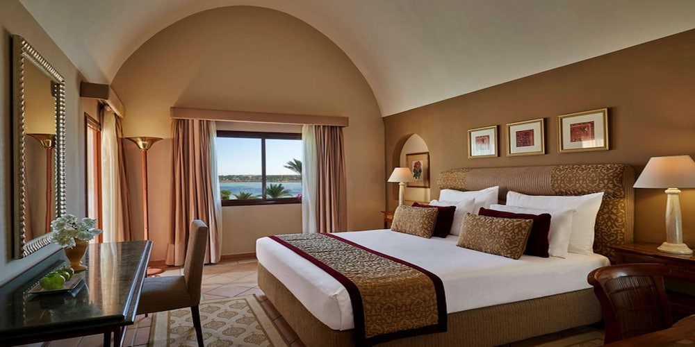 Junior Suite, 1 Queen Bed (Pool or Sea View) - Photo 1