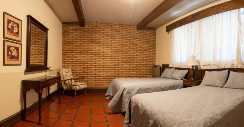 Family Room, 3 Bedrooms, Private Bathroom, Garden View photo 2