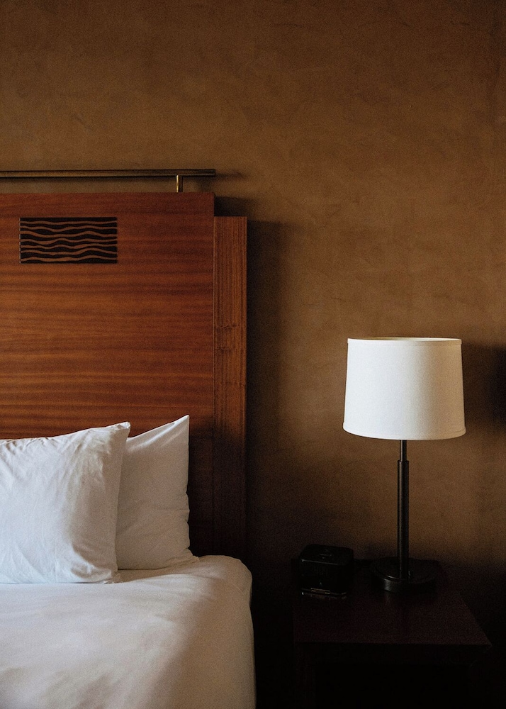 Suite, 1 King Bed (Emerald Suite)