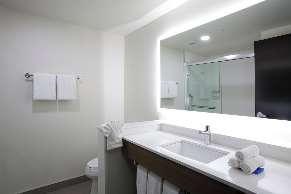 Suite, Multiple Beds - Photo 5