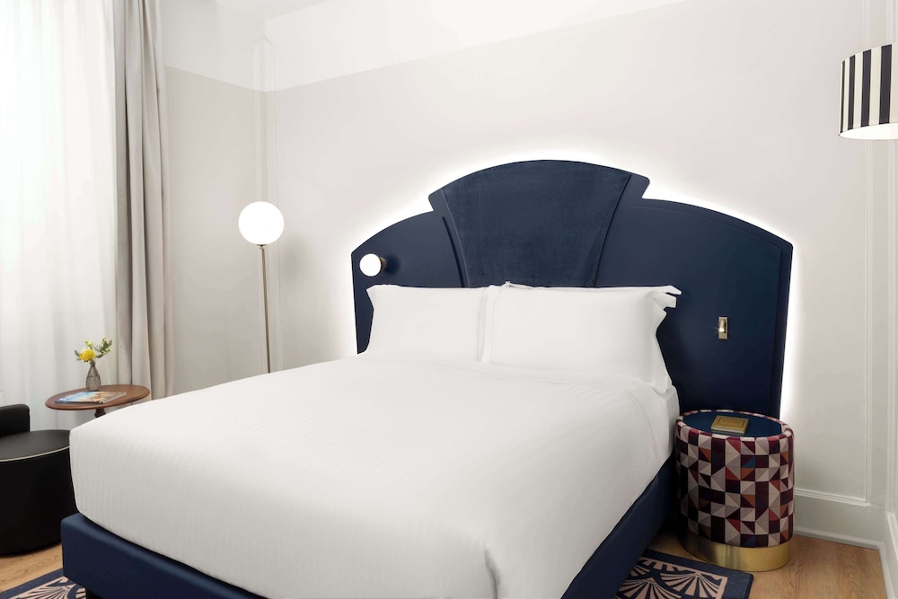 Classic Room, 1 King Bed, Accessible