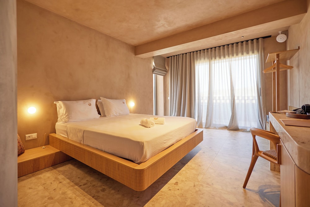 Standard Suite - Photo 13