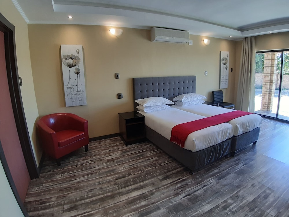 Twin Room - Photo 3