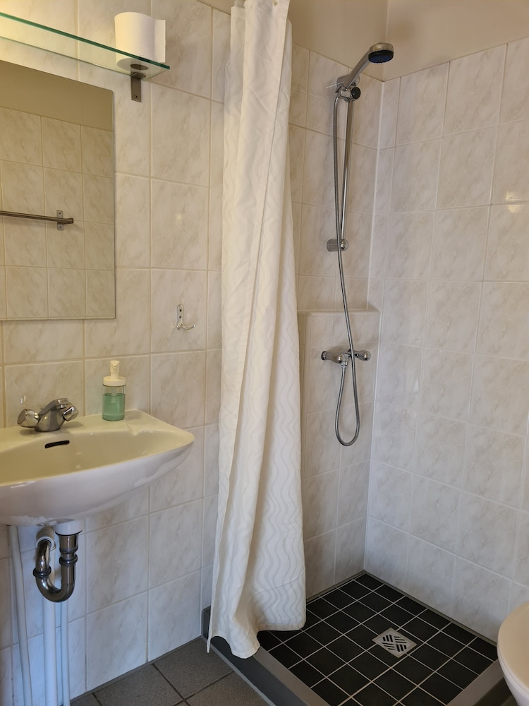 Basic Double Room photo 3