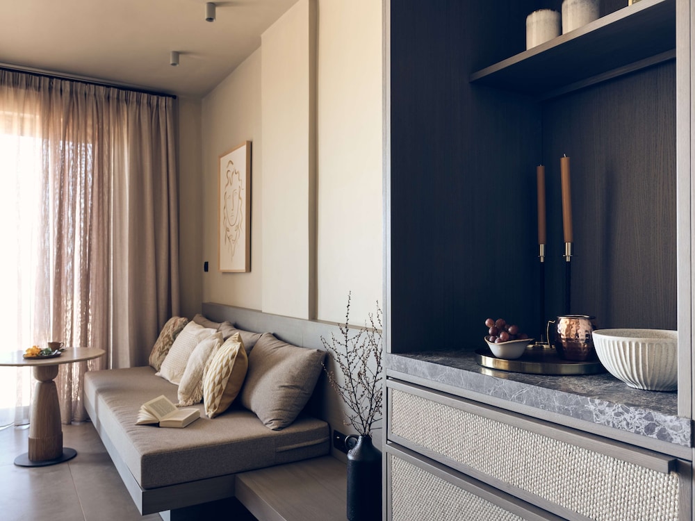 Deluxe Room, Sea View - Photo 8