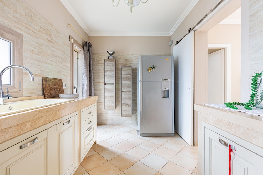 Villa photo 3