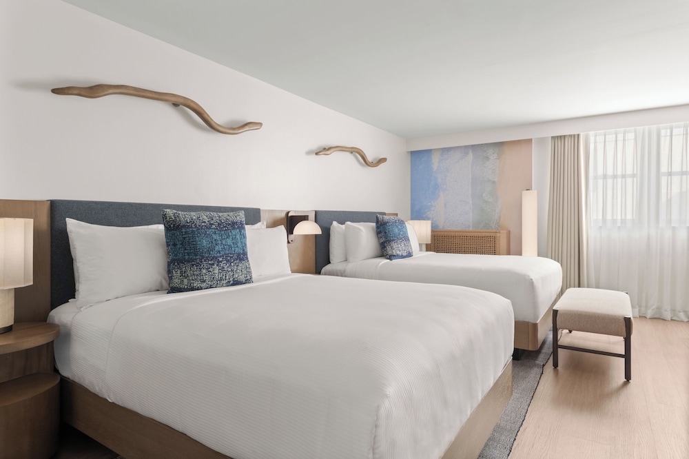 Room, 2 Queen Beds (Mobility Accessible, Roll-In Shower) (Larger Room)