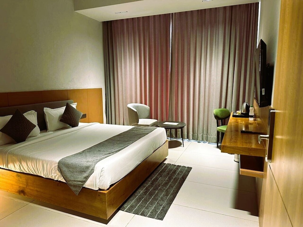 Deluxe Double Room, City View