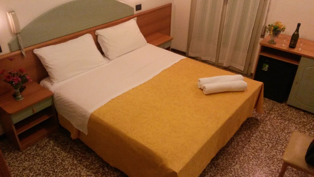 Economy Double or Twin Room photo 2