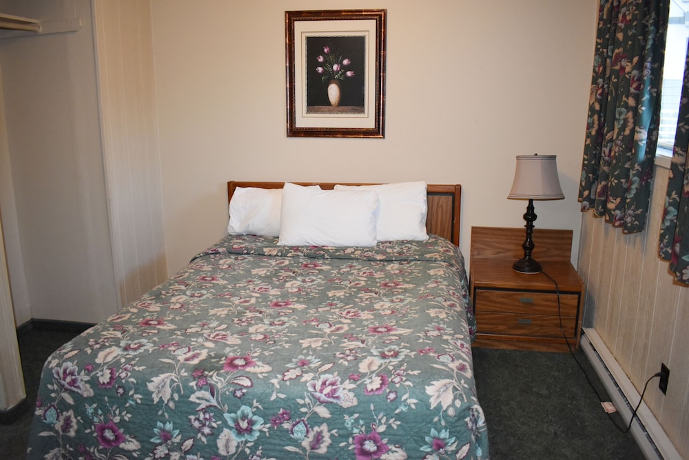 Standard Room, 1 Queen Bed, Kitchenette photo 2