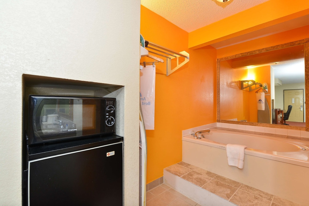 Room, 2 Queen Beds - Photo 3