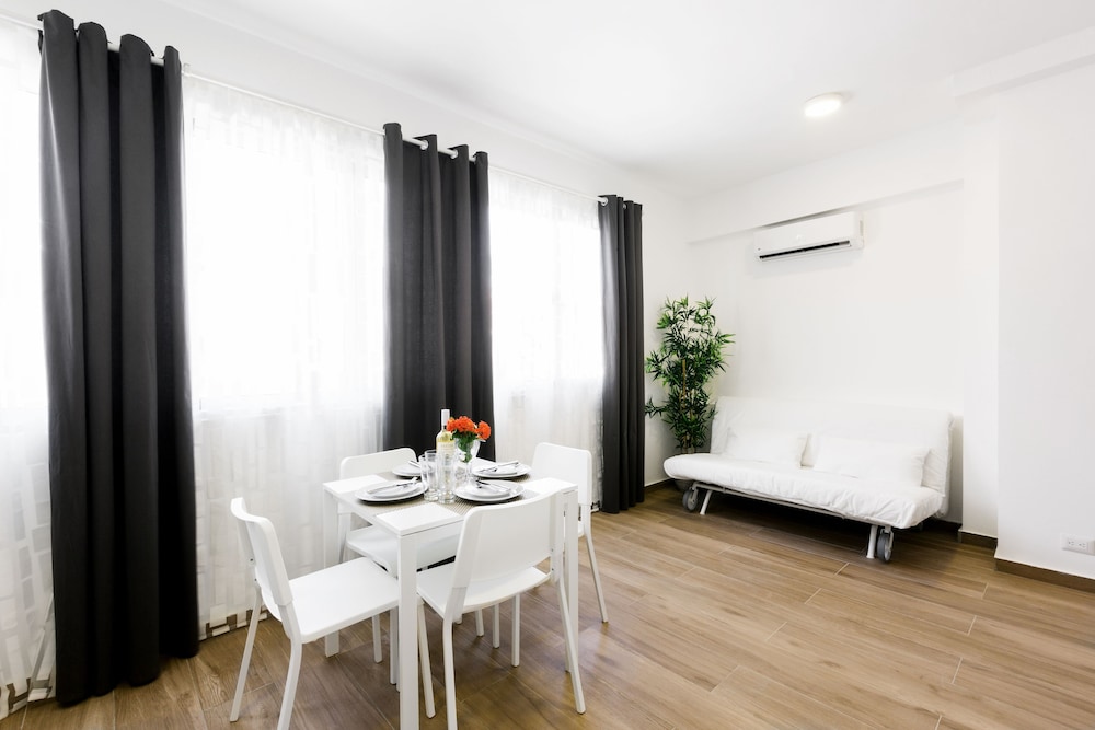 Deluxe Privilege Suite - Beach Club Access