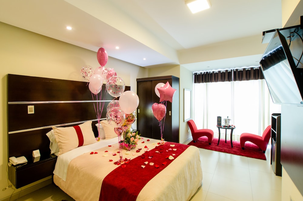Royal Double Room, 1 Queen Bed, Non Smoking, Private Bathroom