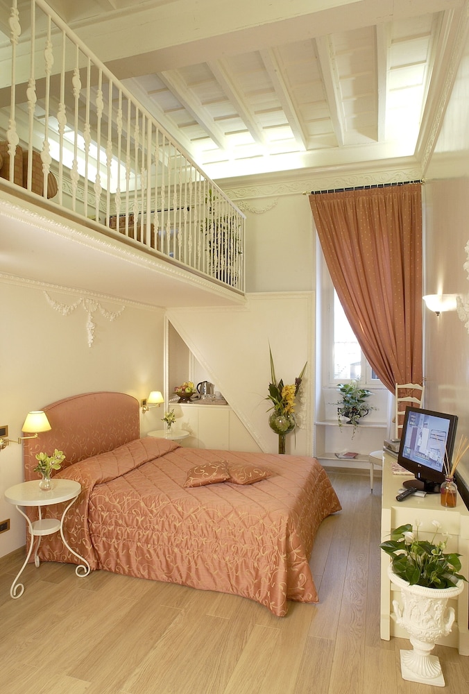 Premium Double Room, 1 King Bed photo 1