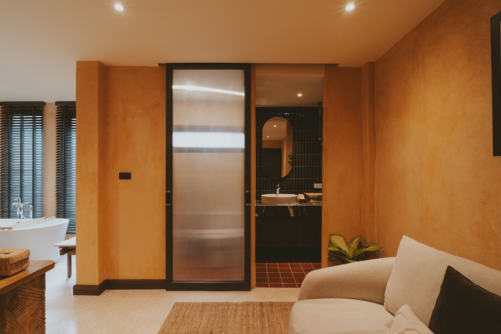 Deluxe Room - Photo 12