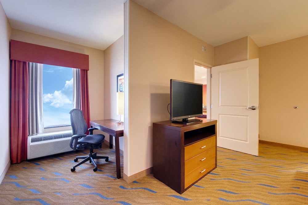Suite, 2 Queen Beds, Non Smoking photo 2