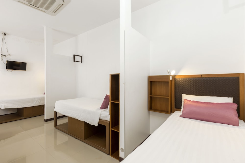 Deluxe Quadruple Suite (4 Adults and 2 Children under 6 years old sleeping for free in existing bed) photo 2