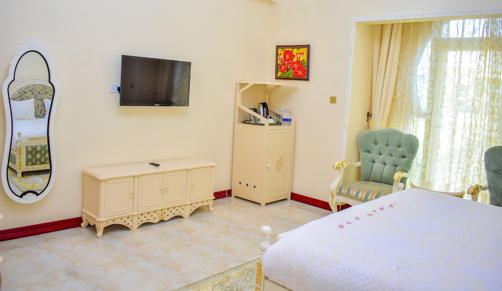 Studio Apartment with Partial Sea View