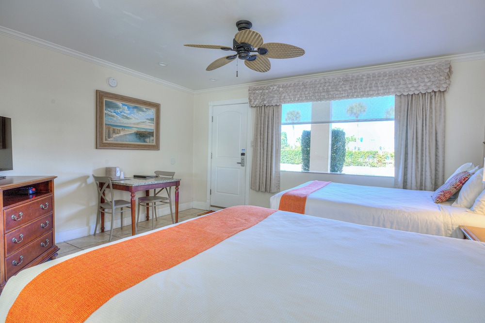Standard Room, 2 Queen Beds, Pool Area photo 3