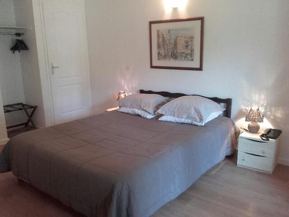 Basic Double Room, 1 Queen Bed