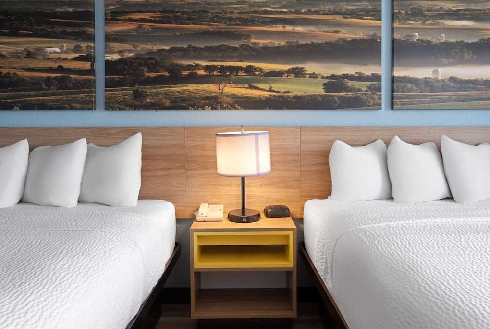 Room, 2 Queen Beds, Non Smoking - Photo 2