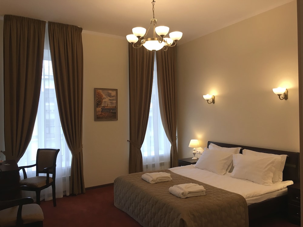 Comfort Suite, 1 King Bed, Hot Tub, City View photo 3