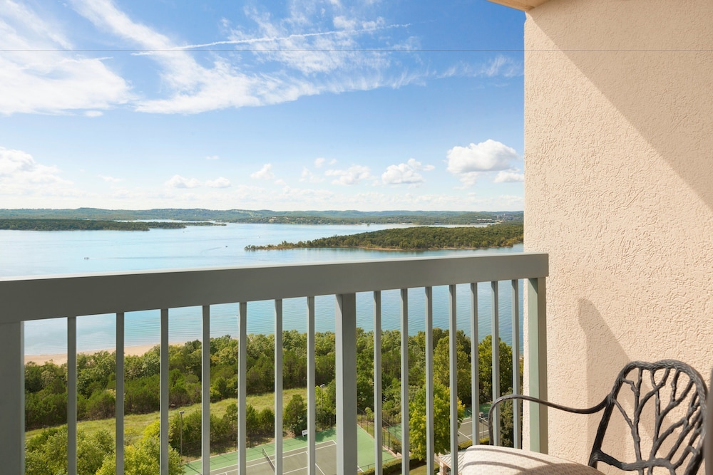 Lakefront Ambassador King, Balcony, Lake View - Photo 5