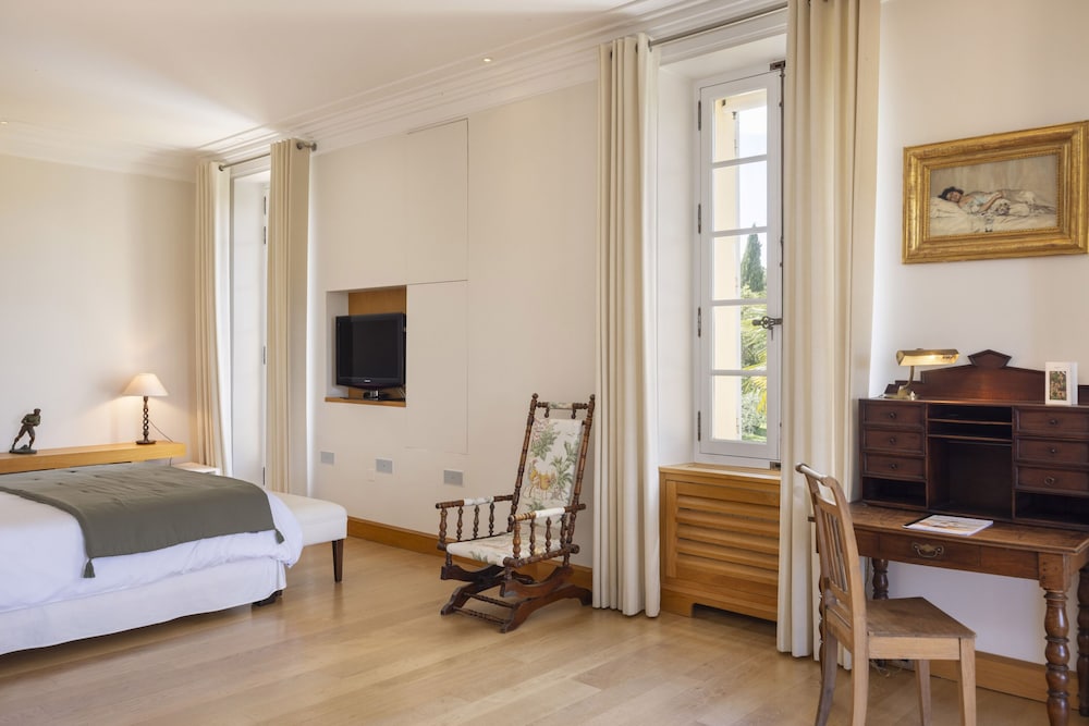 Suite, Ensuite photo 2