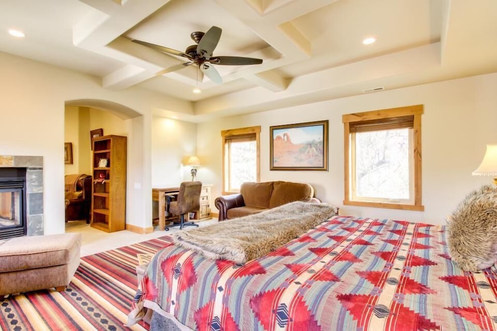 Luxury House, Desert View photo 2