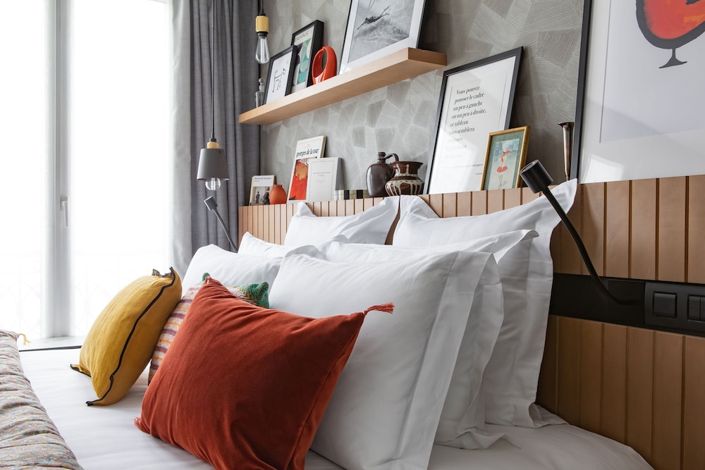 Chambre Supérieure Double Parisienne au Balcon thumbnail 6