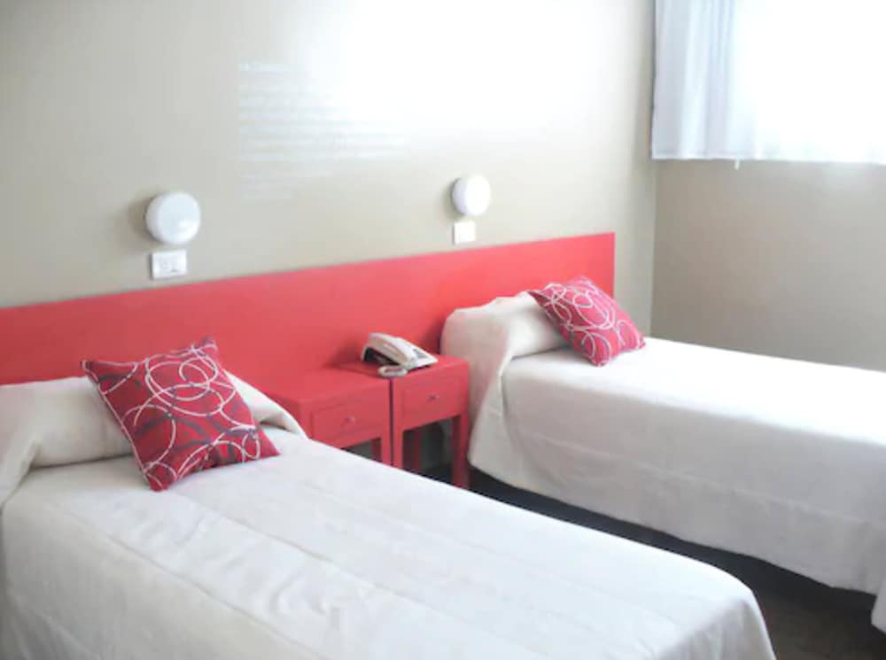 Standard Room, 2 Twin Beds photo 3