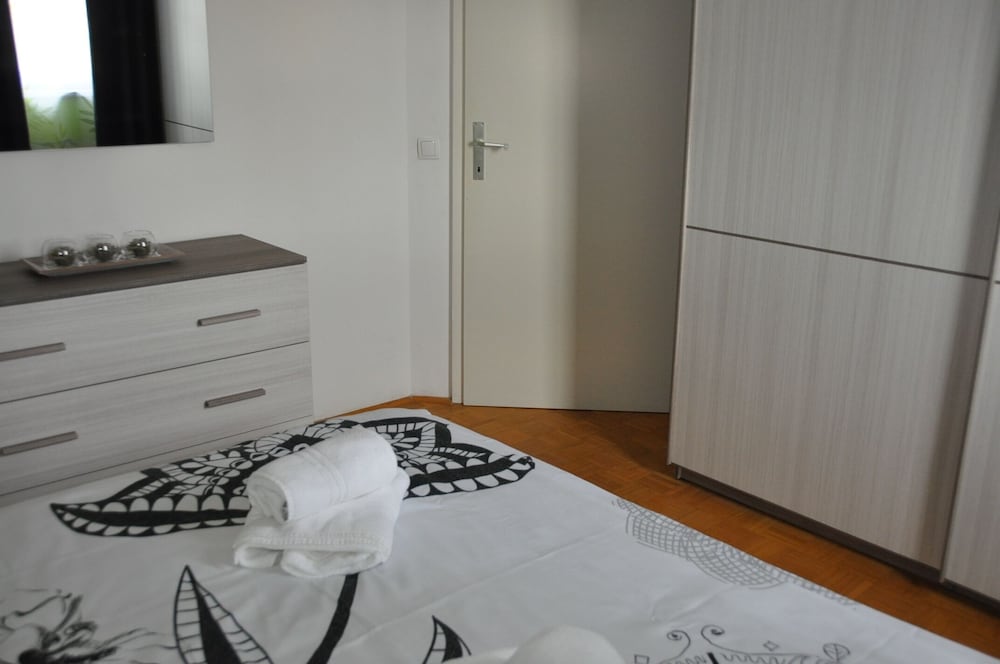 Deluxe Apartment photo 2